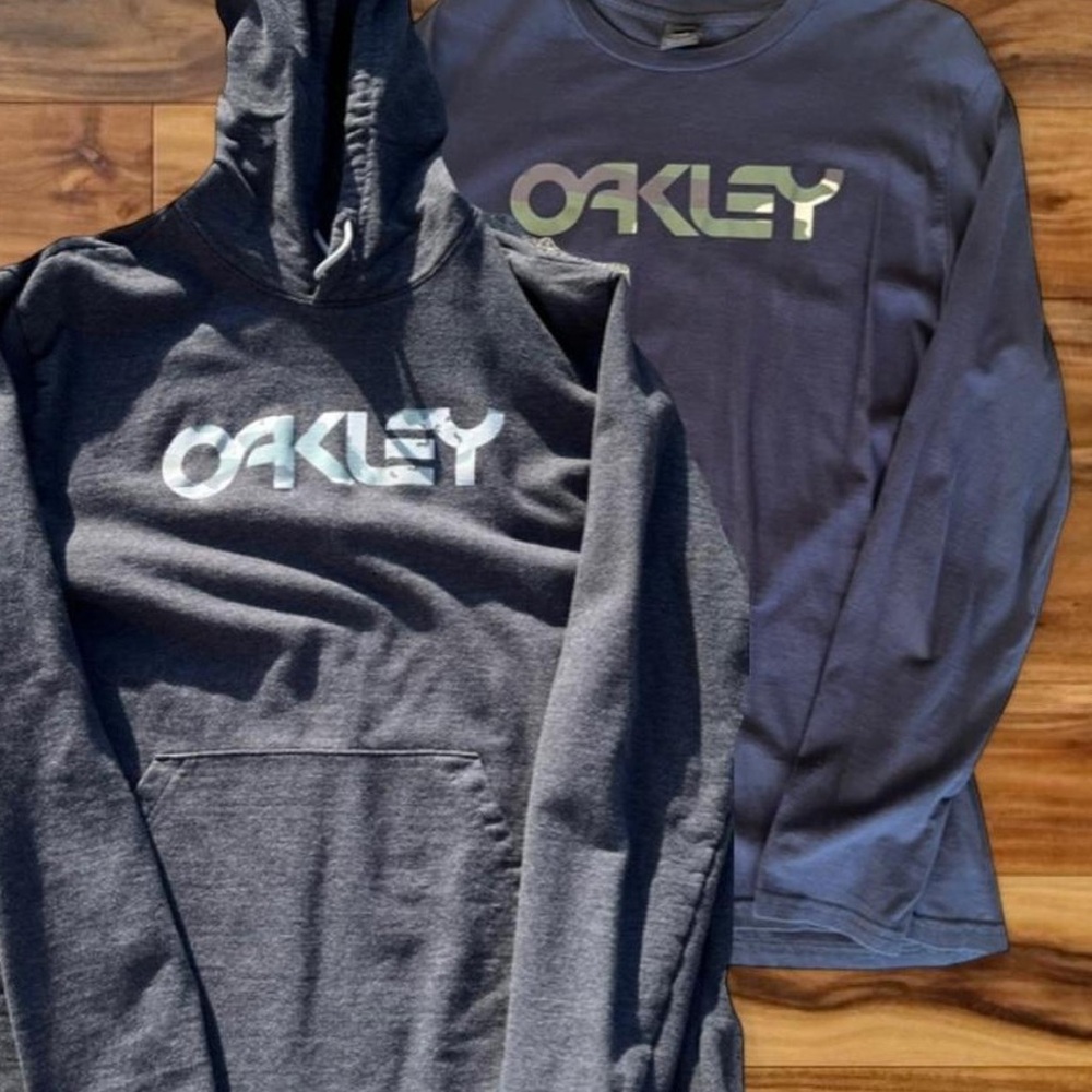 Oakley Hoodie and Oakley sweatshirt bundle